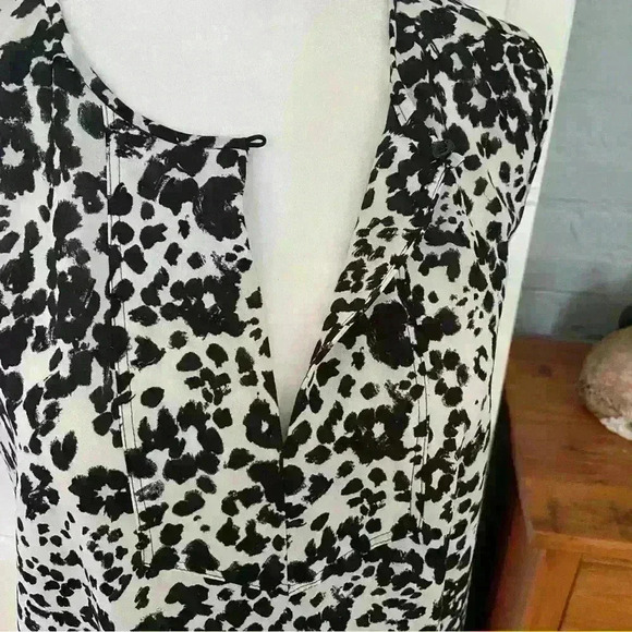 J Crew Women’s Sleeveless Blouse Size 0 Animal Print Black and White Career Flow - Picture 8 of 10
